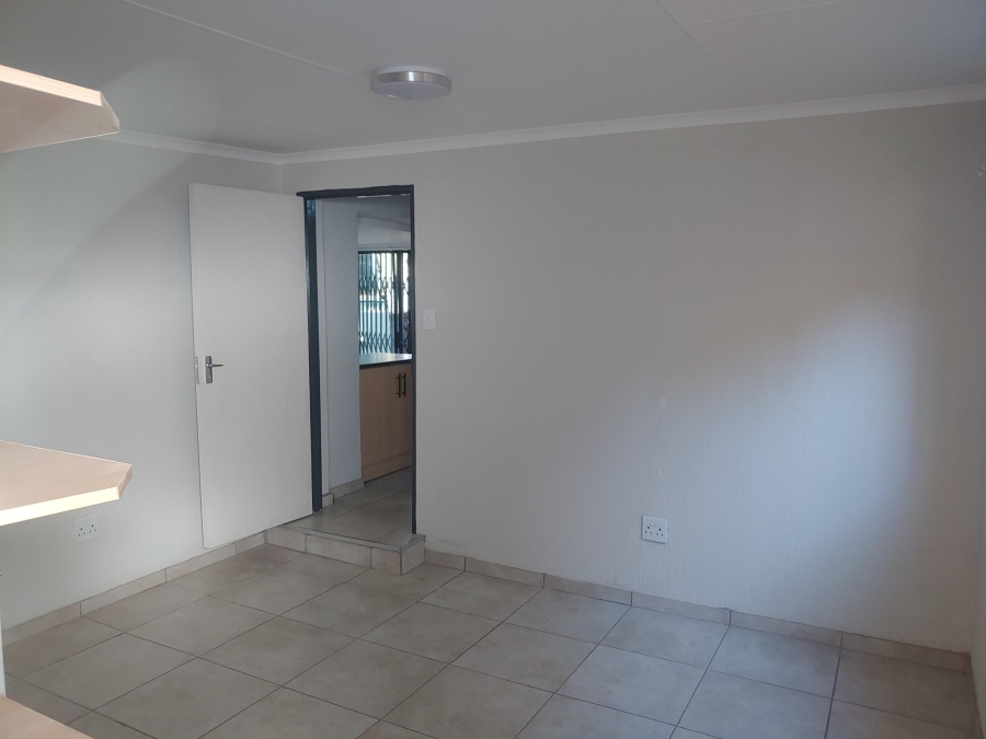 To Let 1 Bedroom Property for Rent in Garsfontein Gauteng