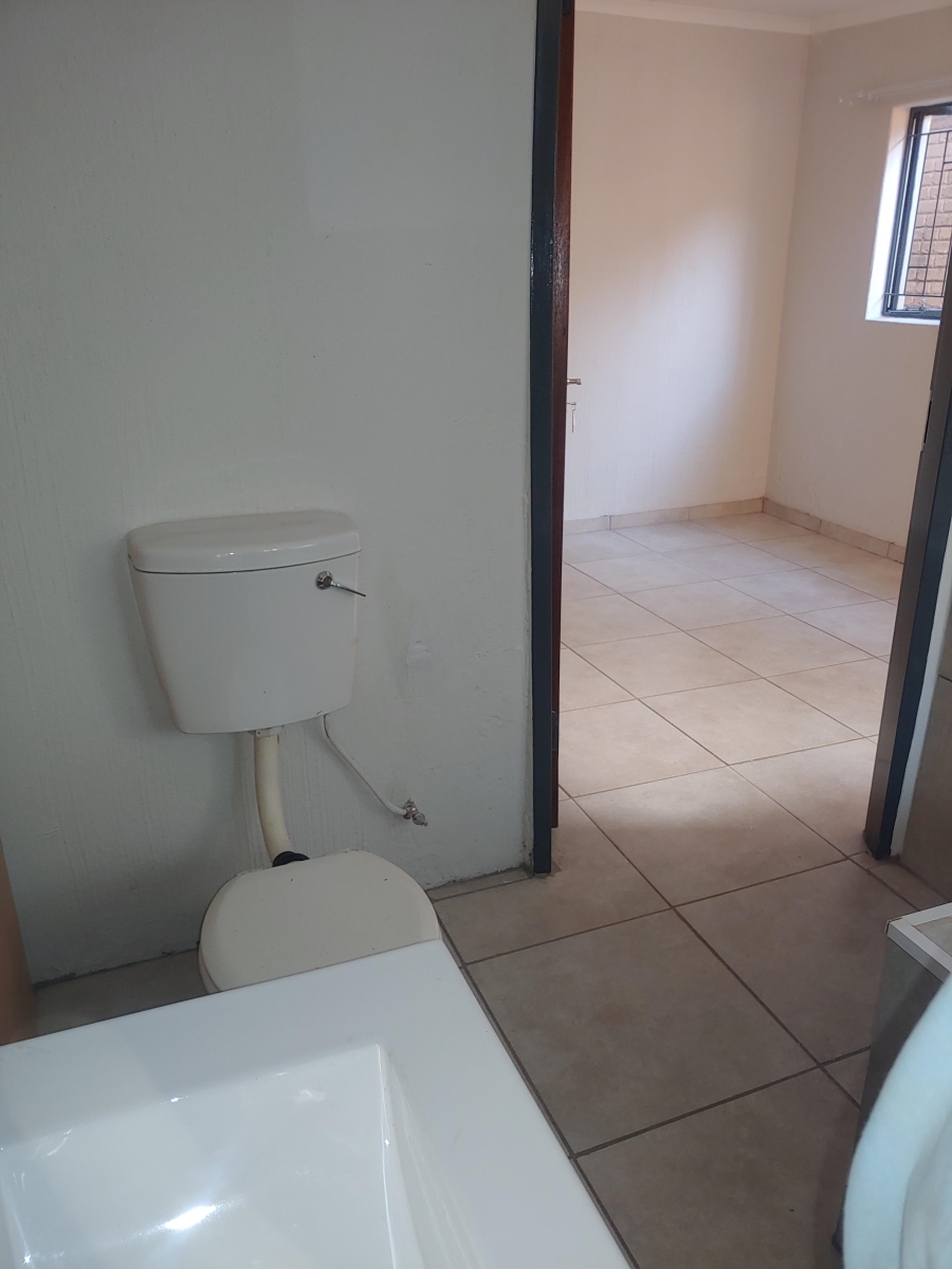 To Let 1 Bedroom Property for Rent in Garsfontein Gauteng