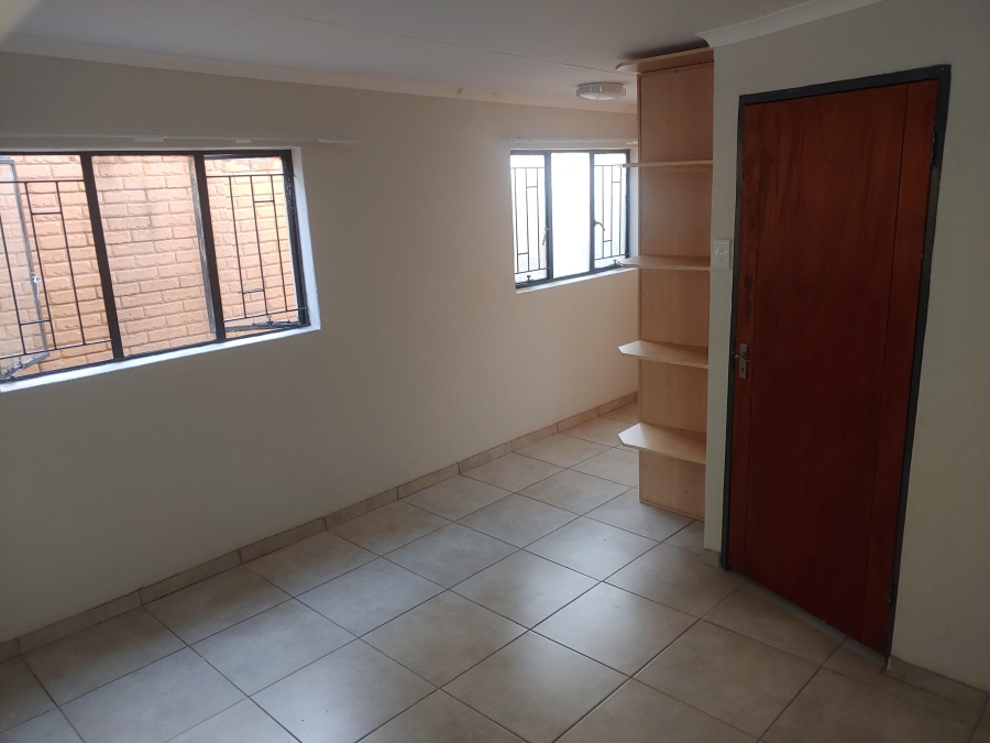 To Let 1 Bedroom Property for Rent in Garsfontein Gauteng