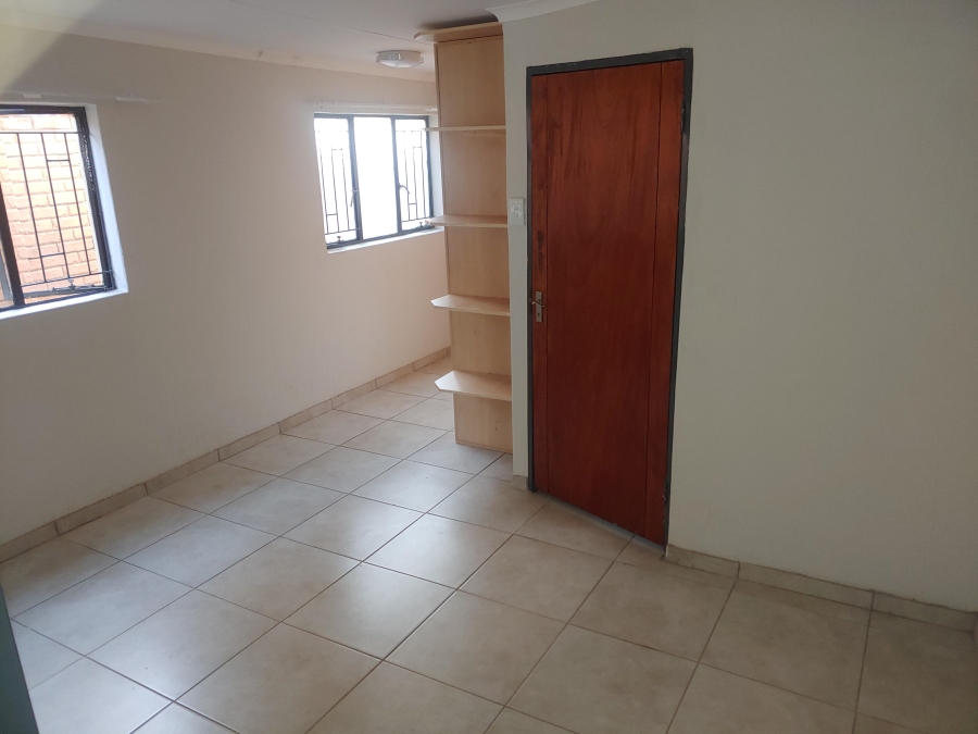 To Let 1 Bedroom Property for Rent in Garsfontein Gauteng