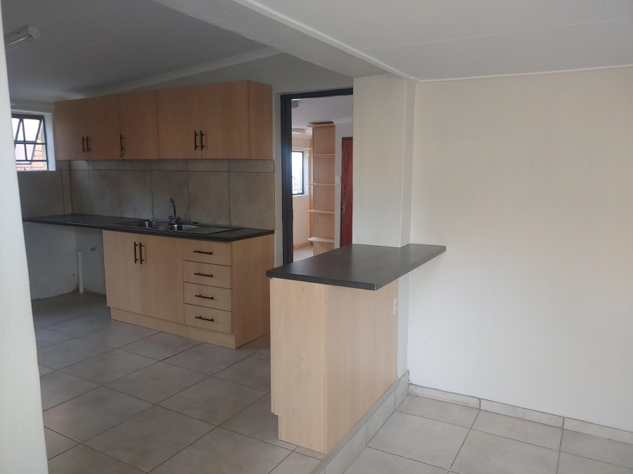 To Let 1 Bedroom Property for Rent in Garsfontein Gauteng
