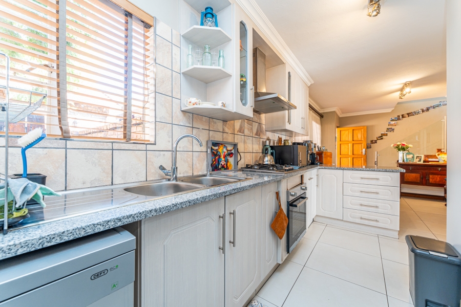 3 Bedroom Property for Sale in Wapadrand Gauteng