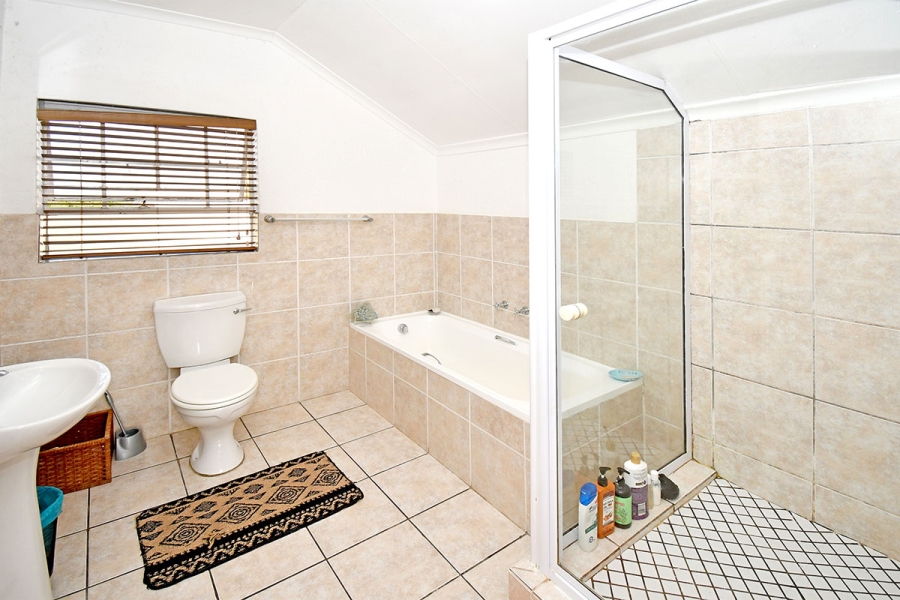 4 Bedroom Property for Sale in Broadacres Gauteng