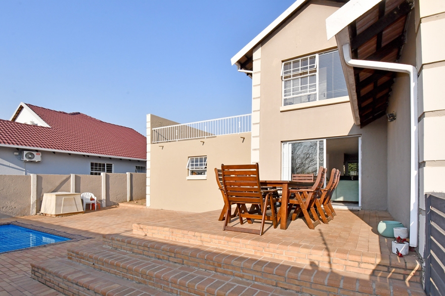 4 Bedroom Property for Sale in Broadacres Gauteng