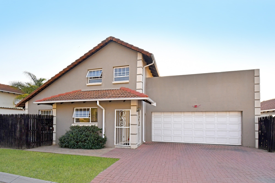 4 Bedroom Property for Sale in Broadacres Gauteng