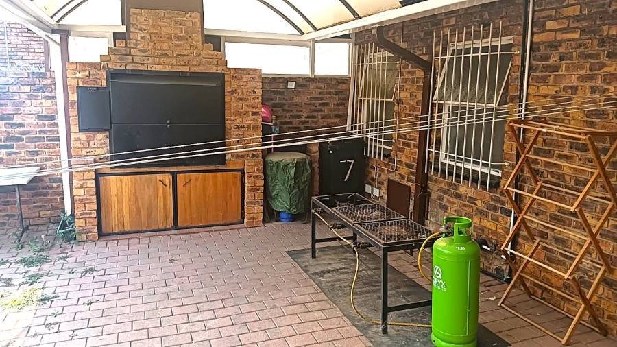 3 Bedroom Property for Sale in Edleen Gauteng