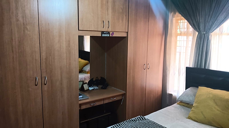 3 Bedroom Property for Sale in Edleen Gauteng