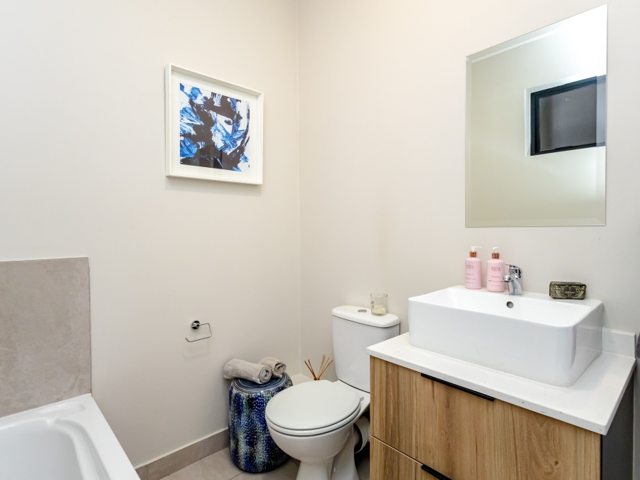 2 Bedroom Property for Sale in Gallagher Estate Gauteng