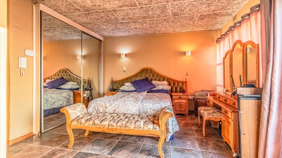 4 Bedroom Property for Sale in Glenvista Gauteng