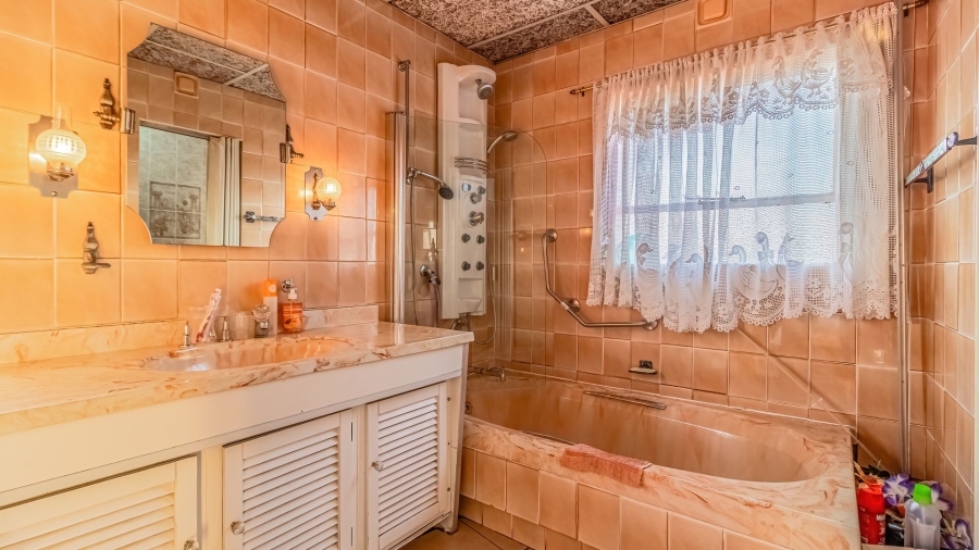 4 Bedroom Property for Sale in Glenvista Gauteng
