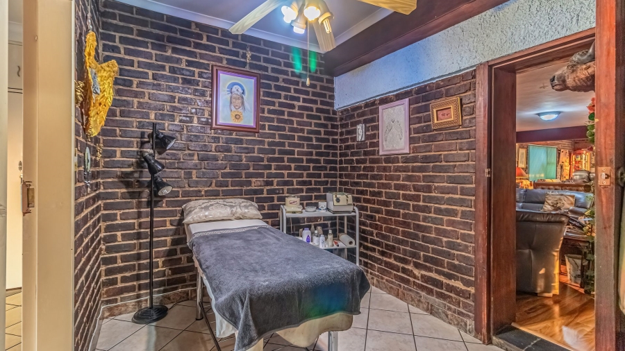 4 Bedroom Property for Sale in Glenvista Gauteng