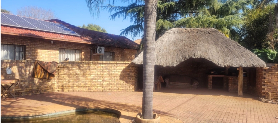 5 Bedroom Property for Sale in Rooihuiskraal Gauteng