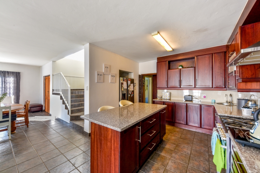 5 Bedroom Property for Sale in Zwartkop Gauteng