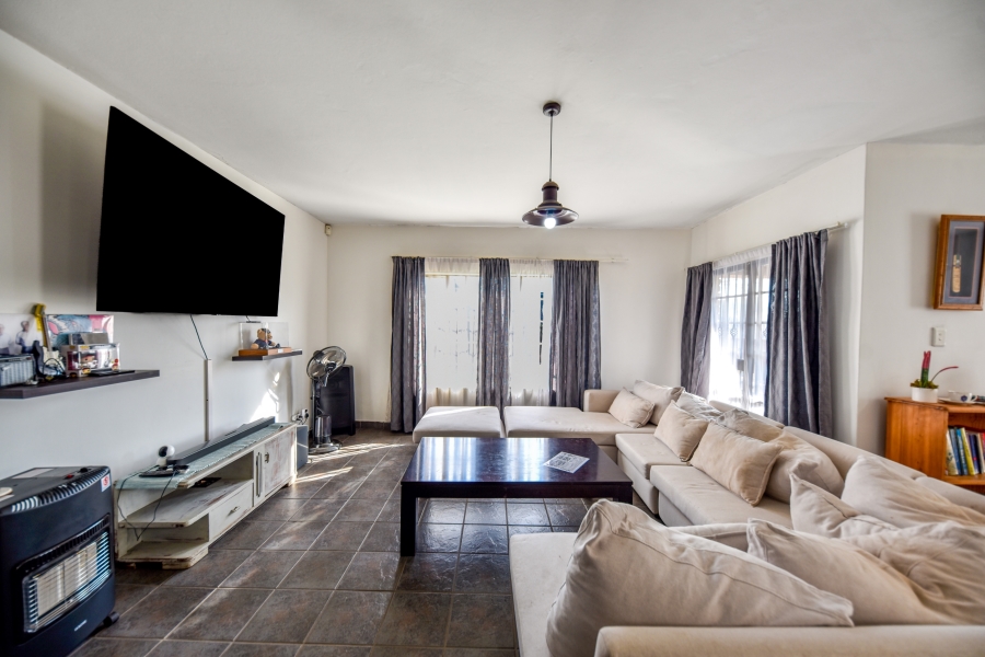 5 Bedroom Property for Sale in Zwartkop Gauteng