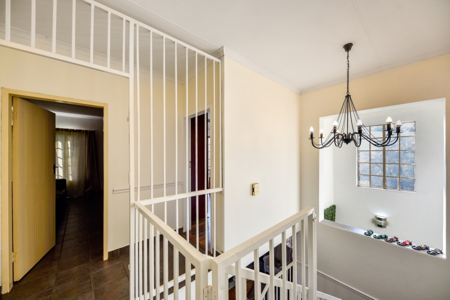 5 Bedroom Property for Sale in Zwartkop Gauteng