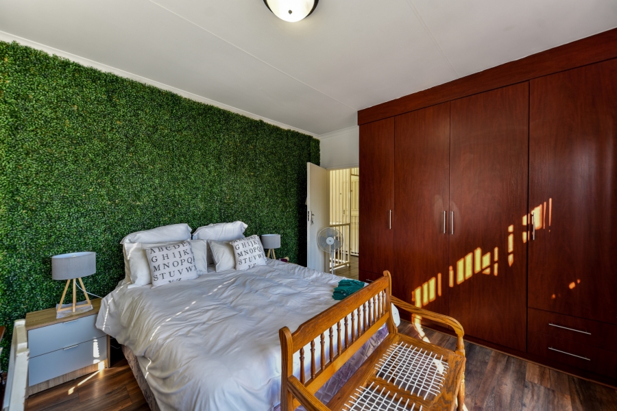 5 Bedroom Property for Sale in Zwartkop Gauteng