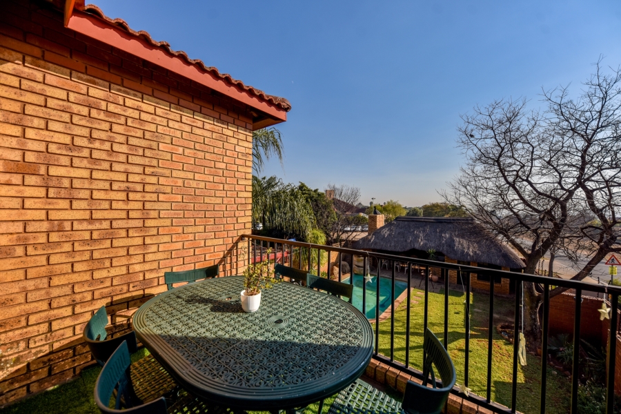 5 Bedroom Property for Sale in Zwartkop Gauteng