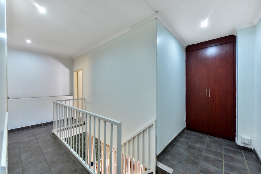 5 Bedroom Property for Sale in Zwartkop Gauteng