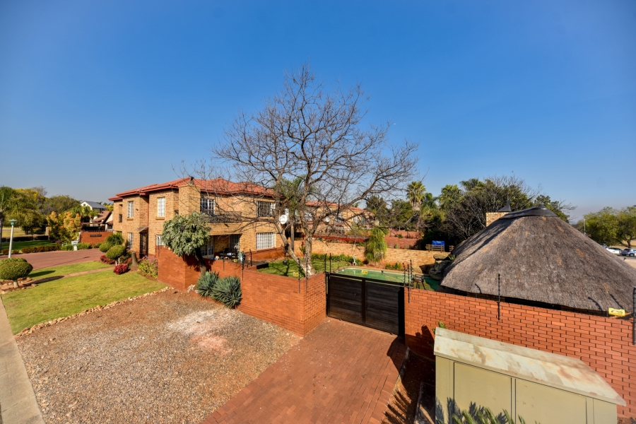 5 Bedroom Property for Sale in Zwartkop Gauteng