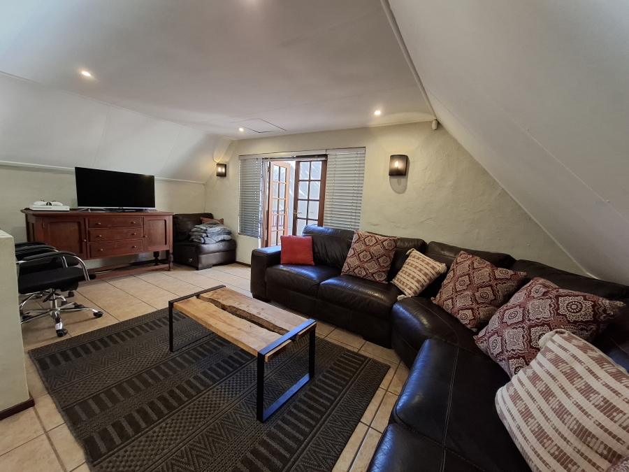 2 Bedroom Property for Sale in Faerie Glen Gauteng