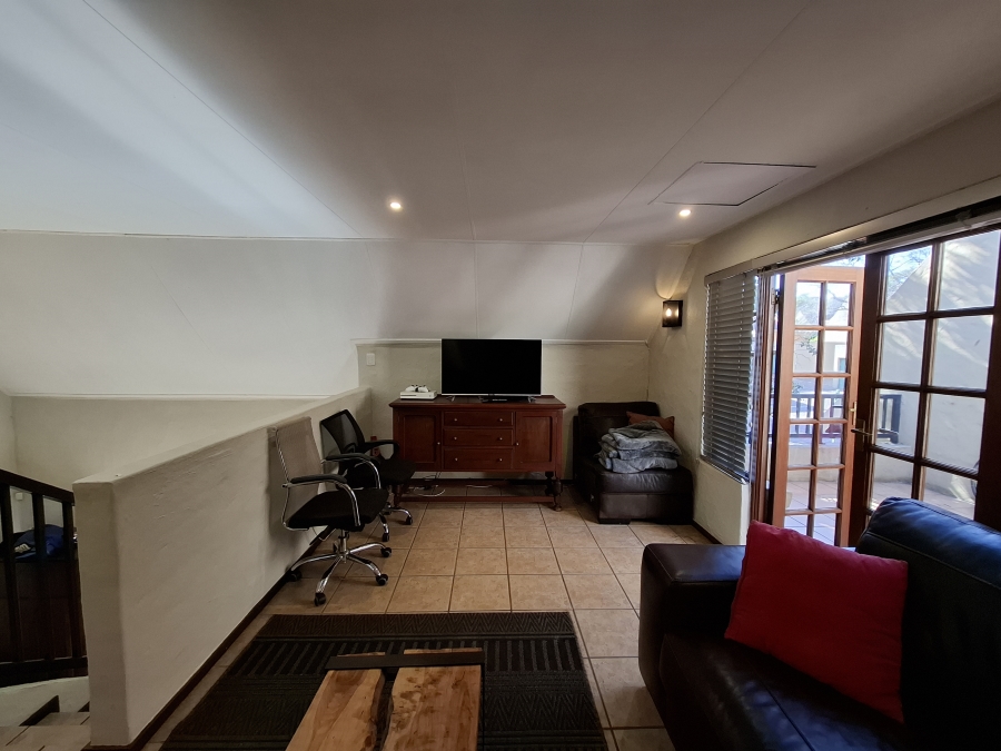 2 Bedroom Property for Sale in Faerie Glen Gauteng