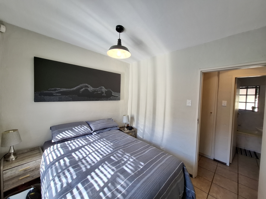 2 Bedroom Property for Sale in Faerie Glen Gauteng