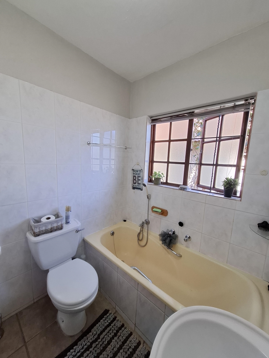 2 Bedroom Property for Sale in Faerie Glen Gauteng