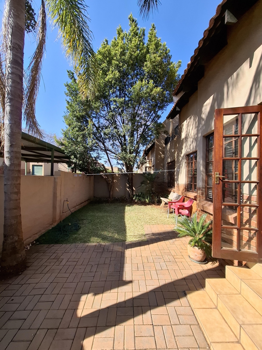 2 Bedroom Property for Sale in Faerie Glen Gauteng