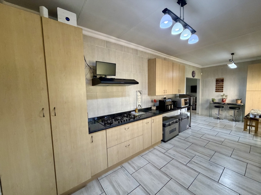 4 Bedroom Property for Sale in Kilner Park Gauteng