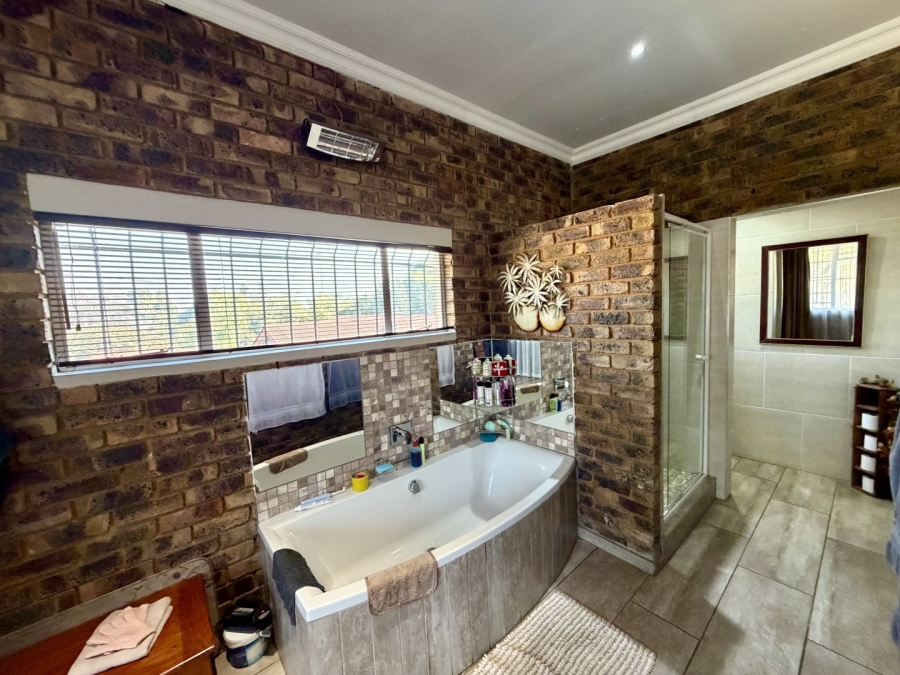 4 Bedroom Property for Sale in Kilner Park Gauteng