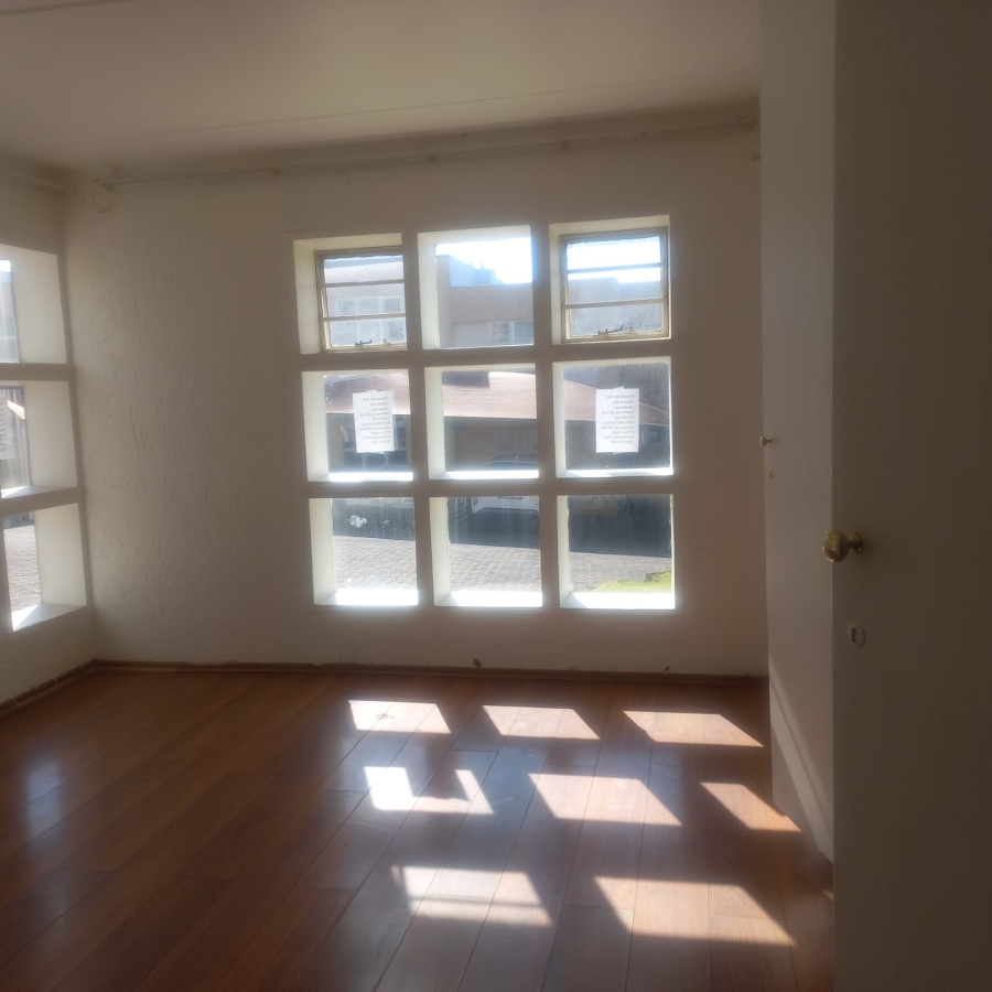 3 Bedroom Property for Sale in Mondeor Gauteng