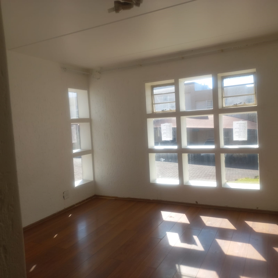 3 Bedroom Property for Sale in Mondeor Gauteng