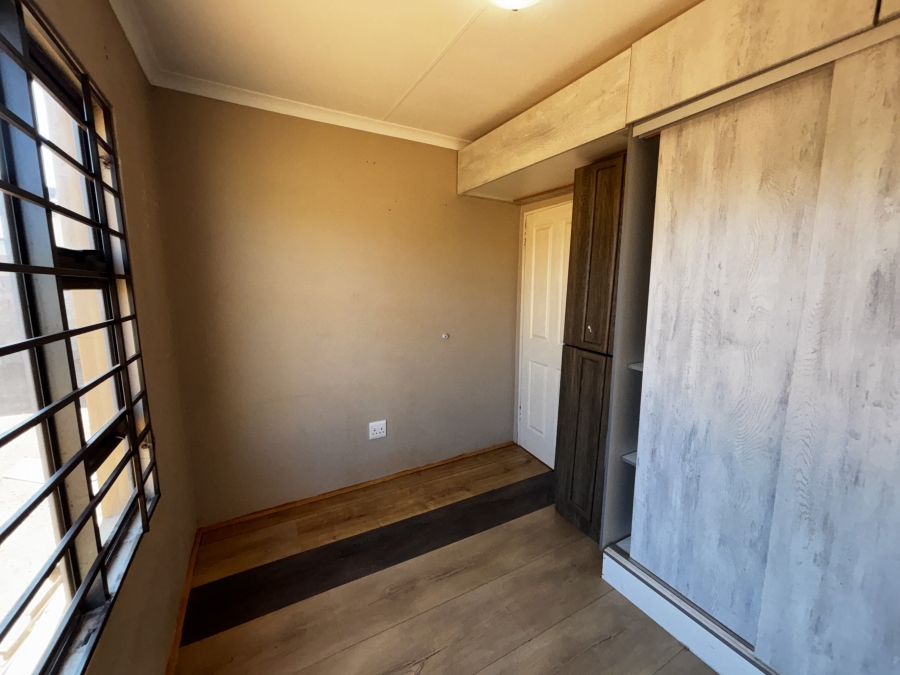 2 Bedroom Property for Sale in Toekomsrus Gauteng
