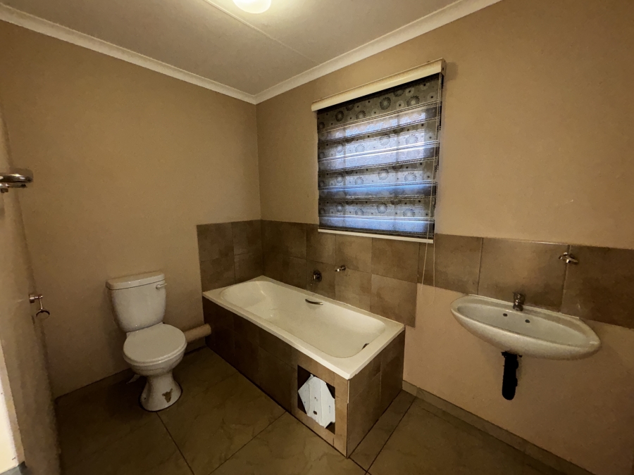 2 Bedroom Property for Sale in Toekomsrus Gauteng