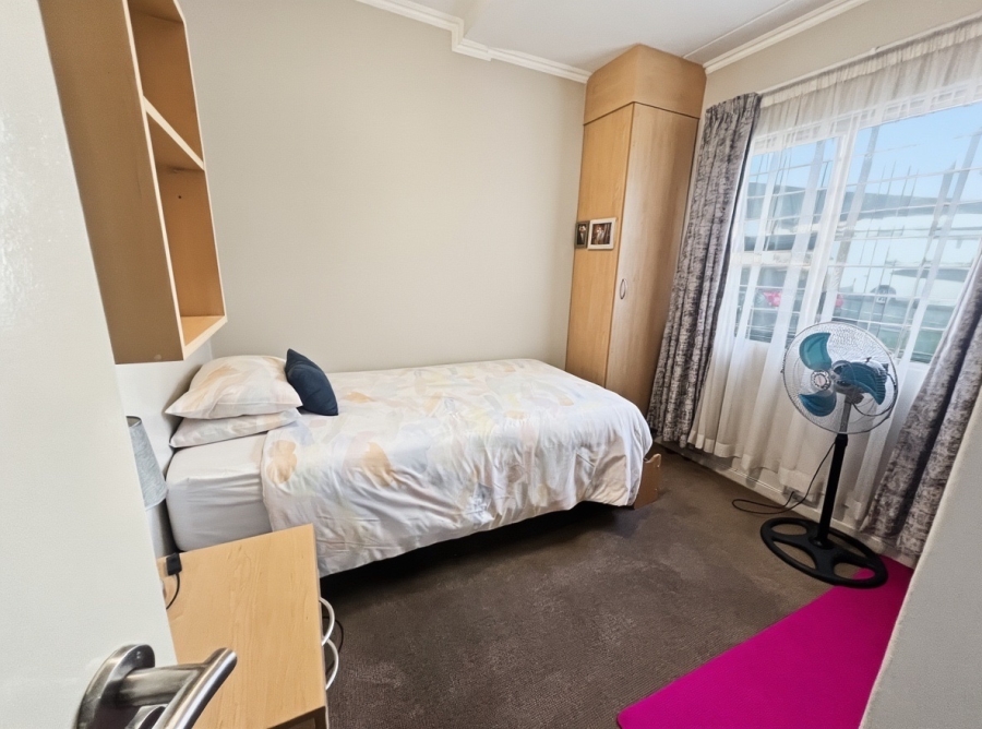 2 Bedroom Property for Sale in Sunninghill Gauteng