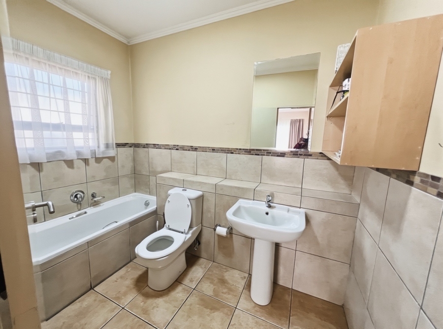 2 Bedroom Property for Sale in Sunninghill Gauteng