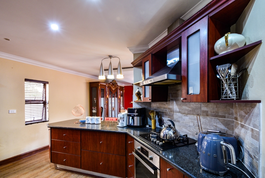 4 Bedroom Property for Sale in Faerie Glen Gauteng