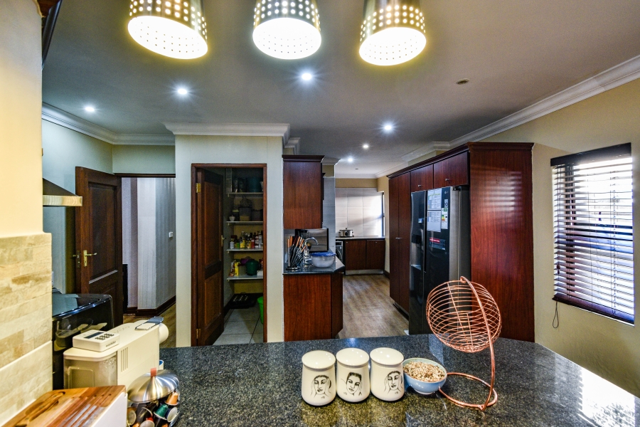 4 Bedroom Property for Sale in Faerie Glen Gauteng