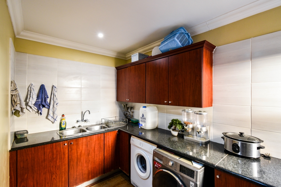 4 Bedroom Property for Sale in Faerie Glen Gauteng