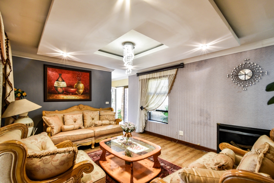 4 Bedroom Property for Sale in Faerie Glen Gauteng