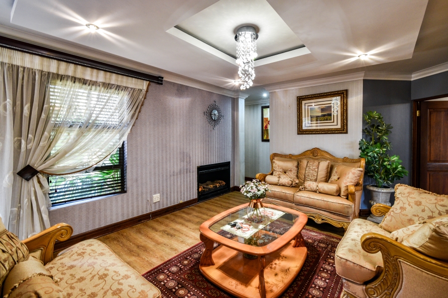 4 Bedroom Property for Sale in Faerie Glen Gauteng