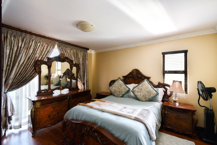 4 Bedroom Property for Sale in Faerie Glen Gauteng