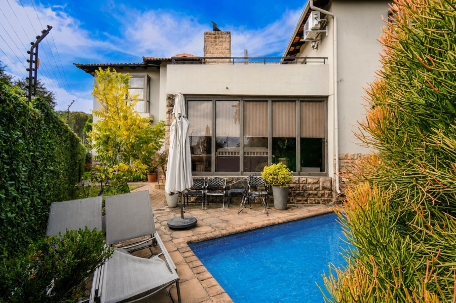 4 Bedroom Property for Sale in Faerie Glen Gauteng