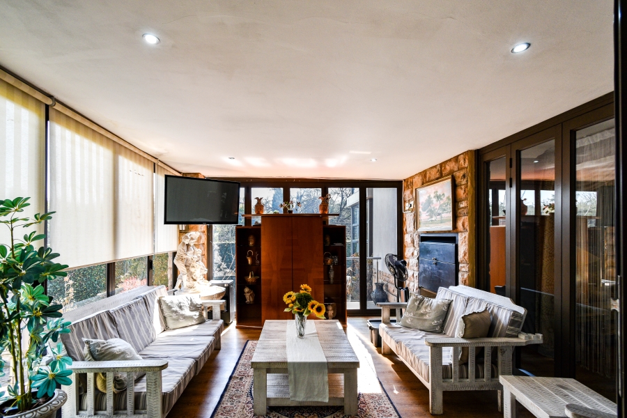 4 Bedroom Property for Sale in Faerie Glen Gauteng