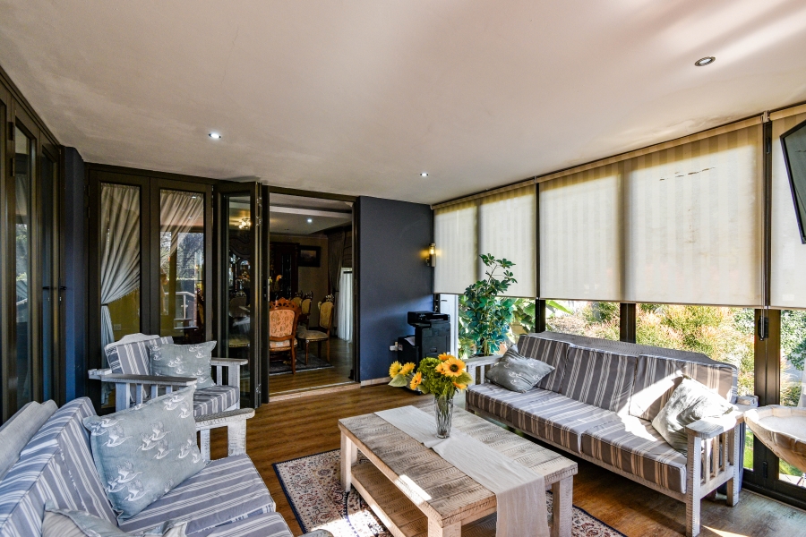 4 Bedroom Property for Sale in Faerie Glen Gauteng