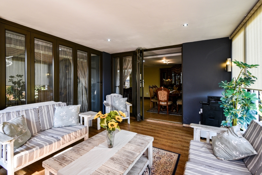 4 Bedroom Property for Sale in Faerie Glen Gauteng