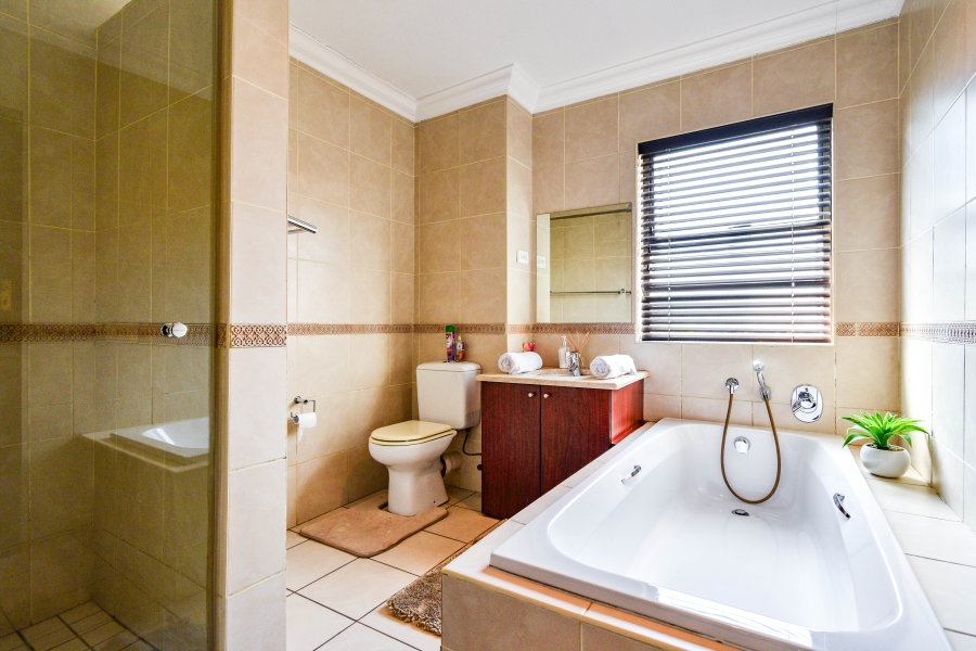 4 Bedroom Property for Sale in Faerie Glen Gauteng