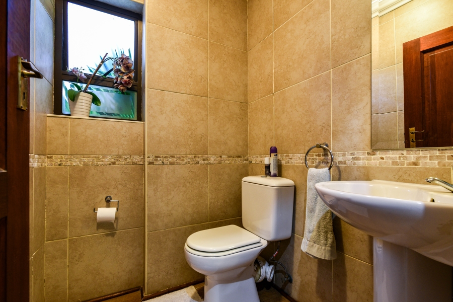 4 Bedroom Property for Sale in Faerie Glen Gauteng