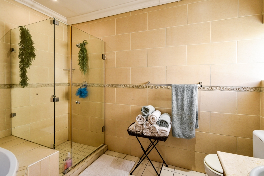 4 Bedroom Property for Sale in Faerie Glen Gauteng