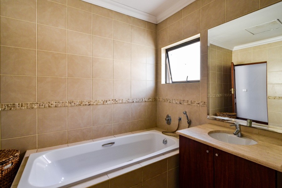 4 Bedroom Property for Sale in Faerie Glen Gauteng